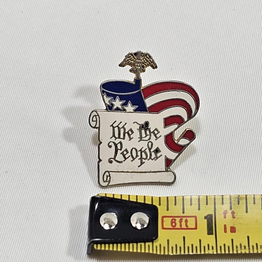 Vintage We The People Patriotic American Declaration Flag Lapel Hat Pin - Picture 3 of 3